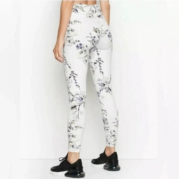 Victoria's Secret Sport bundle White Floral
Knockout Leggings and bra - Picture 3 of 13